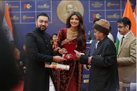 Shilpa Shetty And Husband Raj Kundra Receive Change Award Bollywood Gulf News shilpa shetty and husband raj kundra