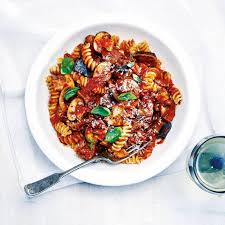 10 Recettes Rapides A La Mijoteuse Coup De Pouce Vegetable Recipes Sausage Pasta Meal Time