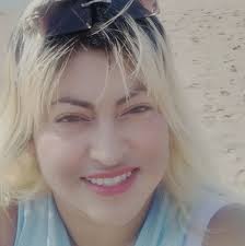 Y cerró su corazón, para que no volviera a ser herido, entonces ya no  sintió los golpes... ...pobre tonto! Tampoco volvió a sentir las caricias.