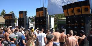 Hundreds of sweaty people crammed together in a room full of flashing lasers and. Coronavirus Maine Et Loire Bans All Rave Parties Until August 17 Teller Report