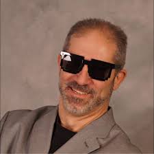 I haven't seen any new reviews by Manny Lopez and I'm looking for new place  to go and try out? Does anyone know if he's still doing the reviews