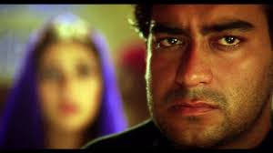 Ajay Devgn Saif Ali Khan Get Caught Kachche Dhaage Movie Scene Youtube