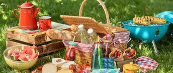 To picnic, to have a picnic. Rezepte Tipps Fur Ein Gelungenes Picknick Nestle Ernahrungsstudio