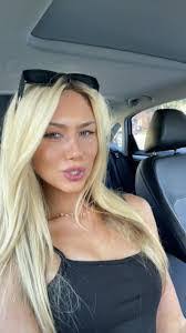 Julianne Metz's Instagram, Twitter & Facebook