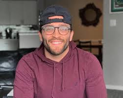 Love Is Blind Star Mark Cuevas Dumped By Fellow Contestant After She Found Out He Was Dating Someone Else Goss Ie Over the weekend, chamblin revealed that she and cuevas had 17 shocking secrets about love is blind revealed. love is blind star mark cuevas dumped