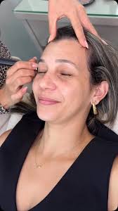 Maquiando cliente , Repost , #maquiadora #makersgonnamake #maquiagemx  #maquiagem_insta #makeup #maquiagem #maquiandoclientes