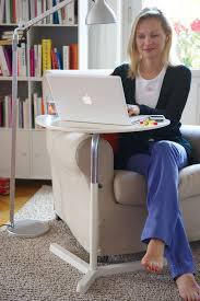 Wir wünschen ihnen schon jetzt eine menge freude mit ihrem ikea attityd singleküche! Einrichten Flexibler Laptop Tisch Dave Von Ikea Bild 7 Schoner Wohnen