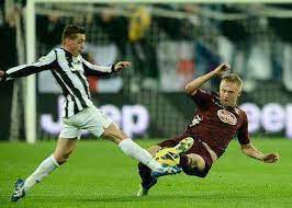 A collection of facts like salary, net worth, married, affair, wife, children, career, relationship and more can also be found. Glik Scalda Monaco Juve Sui Social La Foto Del Fallo Su Giak Il Mattino It