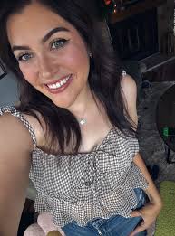 I've never been told that I look like anyone but my mother 😂