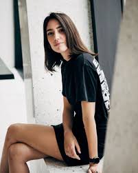 No moderators of this subreddit work for twitch. Amelie Lens Amelie Lens Adicionou Uma Foto Em Sua Respectiva Conta Do Instagram Who Ll Be Tuning In For Our Livestream Sunday In 2021 Pretty Legs Amelie Techno