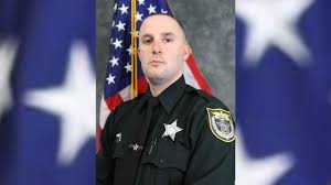 According to may 2019 bls figures, correctional officers and jailers employed by the federal executive branch reported the highest salaries, with average earnings of around $27.82 an hour, or $57,870 a year. How Much Do Correctional Officers Make In Florida