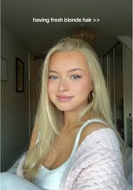 Francesca Blonde Haare