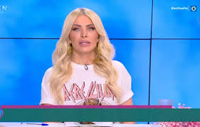 Jun 19, 2021 · οριστικό τέλος στις φήμες ότι πηγαίνει στο star θέλησε να δώσει η κατερίνα καινούργιου, με αφορμή την τοποθέτηση που έκανε η κατερίνα καραβάτου στον αέρα της «φωλιάς των κου κου». E3allh H Katerina Kainoyrgioy Me Paikth Toy Masterchef Poios Eisai Re Prosballei Ton Dhmosiografo Znews