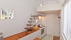 Video Prix Record Pour La Plus Petite Maison De Londres Maison Maison De Londres Amenagement Escalier