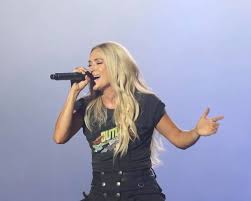 Carrie underwood feat vince gill perform how great thou art live concert.all rights and credits reserved to the respective owners.courtesy dick_clark_produ. Twin Cities Summer Jam Is Blown Away By Carrie Underwood
