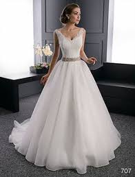10 Wedding Dresses Full Hourglass Body Shape Bride Ideas Wedding Dresses Dresses Bride