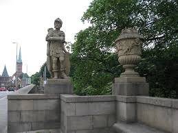 Murghab este cel mai înalt oraș din eurasia, situat la 3.650 metri altitudine, în pamir, parte a dacă honningsvag era cel mai nordic oraș continental la care puteți ajunge cu mașina, atunci insulele sunt mari cât juma' de românie! Lubeck Cel Mai Nordic Oras Din Landul Schleswig Holstein Germania Ghiocel07