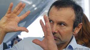 He is the lead vocalist of okean elzy, a rock band in ukraine. Rok Muzykant Svyatoslav Vakarchuk Sozdaet V Ukraine Svoyu Partiyu Novosti Iz Germanii Ob Ukraine Dw 16 05 2019