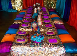 Loving The Gorgeous Tablesacpe At This Arabian Nights Birthday Party See More Party Ideas And Arabian Nights Party Arabian Theme Party Aladdin Birthday Party