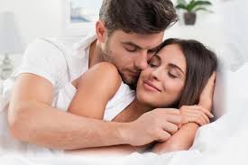 11 نصيحة لتأجيج العلاقة الحميمة مع الزوج الذي يعمل ليلا مجلة الجميلة