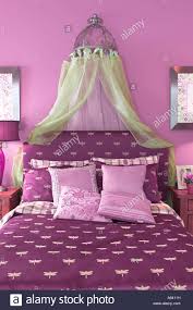Disponibile a richiesta con testiera sfoderabile. Belle Ragazze Letto Camera Da Letto Viola Stati Uniti D America Foto Stock Alamy