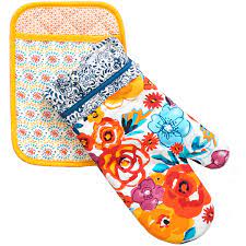 Here at the strategist, we like to think of ourselves as crazy (in the good way) about the stuff we buy, but as much as we'd like to. The Pioneer Woman Flea Market Pot Holder Oven Mitt Set 2 Piece Walmart Com Walmart Com