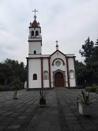 There's a metrobus stop (insurgentes linea 1, 'fuentes brotantes') within walking. File Templo San Pedro Apostol Tlalpan Jpg Wikimedia Commons