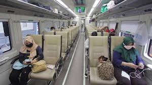• seseorang yang digari : Kereta Api Murah Meriah Ke Jakarta Layani Penumpang Mulai Besok Travel Tempo Co