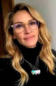 Hello Fans,😘 If you're a true fan of mine can I get a big YESS!! I love  you All ❤️ #NataliePortman