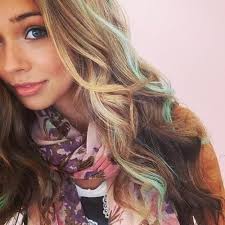 I Love The Mint Green Streaks In Her Hair Hair Styles Hair Beauty Hair