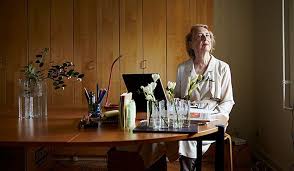 Visit the frau online shop. Retrospektive Mit 25 Arbeiten Der Danischen Designerin Und Architektin Bodil Kjaer Md Mag Com