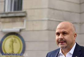 Deputatul usr emanuel ungureanu a postat duminică pe pagina sa de facebook o filmare despre care spune că a fost făcută la spitalul clinic județean de urgență din târgu mureș. Video Ungureanu Usr A Depus O Plangere La Dna Pentru AchiziÈ›ia De Echipamente Medicale La Preturi Exorbitante Hotnews Mobile