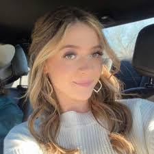 Janna Madden's Instagram, Twitter & Facebook