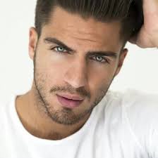 Actor si membru al uneia dintre cele mai iubite trupe de rock din amerca, 30 seconds to mars, jared te cucereste complet cu contrastul dintre chipul sau sculptat de ingeri si muzica antrenanta pe care o. Top 10 Cei Mai FrumoÈi BÄrbaÈi Din Lume