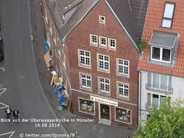 Über dem eingang prangt plötzlich ein schild mit dem aufdruck: Blick Auf Das Antiquariat Solder Wilsberg Drehort Von Der Uberwasserkirche In Munster Foto Bild Deutschland Europe Nordrhein Westfalen Bilder Auf Fotocommunity