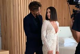 Ο γιώργος παύλος περιγράφει πως η κρίση των αξιών, των ηθών, η οικονομική, η κοινωνική και της υγείας οδηγεί σε χιτλεροσταλινικά μοντέλα διακυβέρνησης όπου ο άνθρωπος δε θα έχει καμία. O Giwrgos Karabas Ekane Dhmosia Erwtikh E3omologhsh Sth Syzygo Toy Sigmalive Magazine