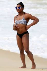 Find out height in feet/inches and centimeters on famousheights.net. Simone Biles Grosse Gewicht Korperstatistik