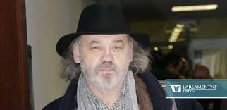 Aktivista John Bok zatápí žalobci, který soudí kauzu exministra Bartáka