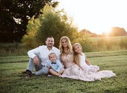 Unique fall family photo ideas. Beautiful Family Picture Summer Family Photos Summer Family Pictures Spring Family Pictures