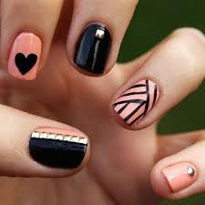 Uñas decoradas con dos uñas diferentes a las otras tres una tiene flores blancas y el resto de la. 100 Ideas Nuevas Y Faciles De Nail Art Cien Unas Originales