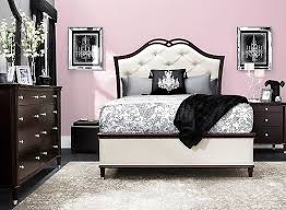 Classic Hollywood Style Returns With The Valentina 4 Piece King Bedroom Set This Attractive Bedroom Sets Queen Queen Sized Bedroom Sets Bedroom Furniture Sets