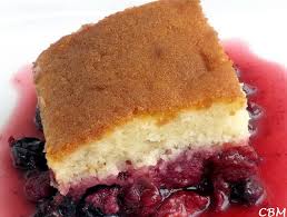 En Attendant De Pouvoir Aller Cueillir Des Petits Fruits Frais Les Sacs De Fruits Congeles Font Mon Bonheu Gateau Renverse Aux Fraises Recette Recette Dessert
