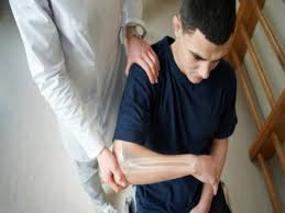 कंधे के दर्द और डायबिटीज का क्या है कनेक्शन, यहां जानें एक्सपर्ट के जवाब  neurologist tells connection between diabetes and frozen shoulder or pain  in hand, हेल्थ टिप्स - Hindustan