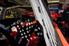 How different is the qualifying setup in comparison to the race setup? Garage Pass Shop Tours