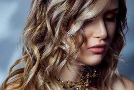 Just pick the sections of your hair you want to highlight, and spray it on. Hair Streaks 18 Stylish Options For Streaks Of Color L Oreal Paris
