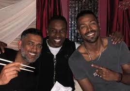 Dwayne Bravo Catches Up With Brothers Ms Dhoni Hardik Pandya Cricket Cricket News Catch He lived in the apartment provided by government similar to the house of msd shown in m.s. pinterest
