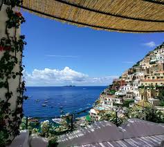 In estate, il ristorante vista mare acquista il suo appeal maggiore e raggiunge il picco di prenotazioni. 3 Ristoranti Vista Mare A Positano Da Non Perdere Oltreleparoleblog