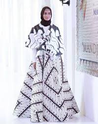 Model Gamis Batik Modern Untuk Tubuh Gemuk Salim Soraya Model Baju Wanita Pakaian Modern Model Pakaian Hijab