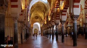 Cordoba ist eine stadt voller historischer denkmäler, bezaubernder höfe und gewundener straßen. Sehenswurdigkeiten In Cordoba Andalusien