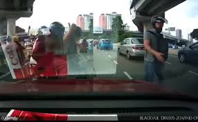 Gara elak motosikal pergi langgar kereta sebelah. Video Kau Langgar Orang Minta Maaf Bini Aku Mengndung Rider Motor Bengang Kena Langgar Rupa Rupanya Yoy Network